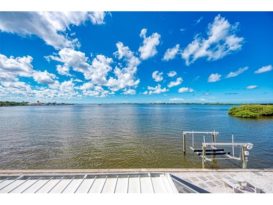 Boat lift 2019 - Single Family Home for sale at 949 Suncrest Ln, Englewood, FL 34223 - MLS Number is D6120396