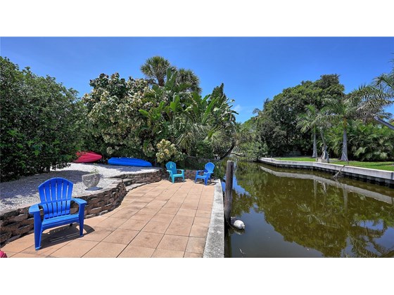 Single Family Home for sale at 373 Avenida Madera, Sarasota, FL 34242 - MLS Number is A4510043