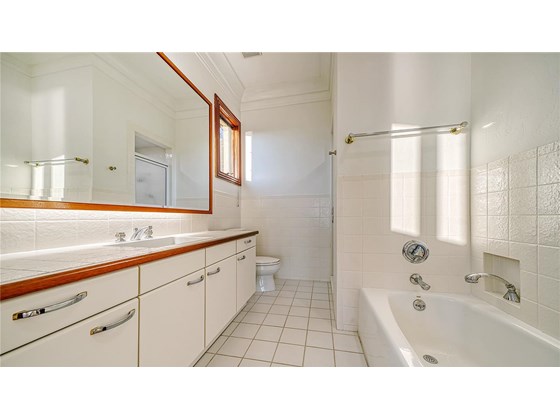 Master Suite North side upstairs en-suite - Single Family Home for sale at 6211 Gulf Of Mexico Dr, Longboat Key, FL 34228 - MLS Number is A4511733