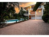 Single Family Home for sale at 113 N Polk Dr, Sarasota, FL 34236 - MLS Number is A4514338