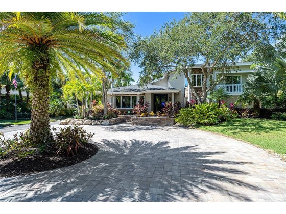 Single Family Home for sale at 1430 Kimlira Ln, Sarasota, FL 34231 - MLS Number is A4514901