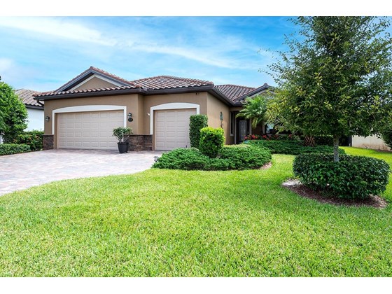 Single Family Home for sale at 319 Whispering Palms Ln, Bradenton, FL 34212 - MLS Number is A4515795