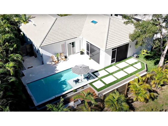 Single Family Home for sale at 5856 Meriwether Pl, Sarasota, FL 34232 - MLS Number is A4518122