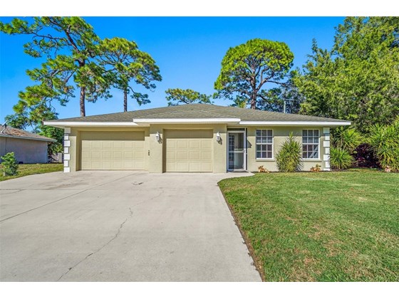 Single Family Home for sale at 720 Ponderosa Rd, Venice, FL 34293 - MLS Number is A4518780