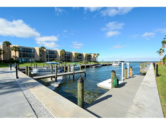 Assigned boat docks, optional;  Just one bridge to the Gulf.  Sail boat dock and channel. - Condo for sale at 450 Gulf Of Mexico Dr #B107, Longboat Key, FL 34228 - MLS Number is A4520786