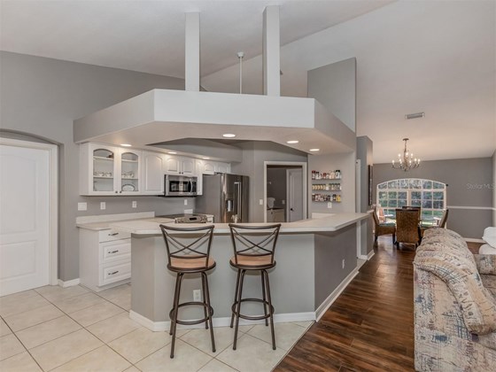 Breakfast bar, kitchen - Single Family Home for sale at 4700 Forbes Trl, Venice, FL 34292 - MLS Number is N6118561