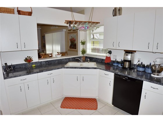 Kitchen - Single Family Home for sale at 1609 Slate Ct, Venice, FL 34292 - MLS Number is N6119107